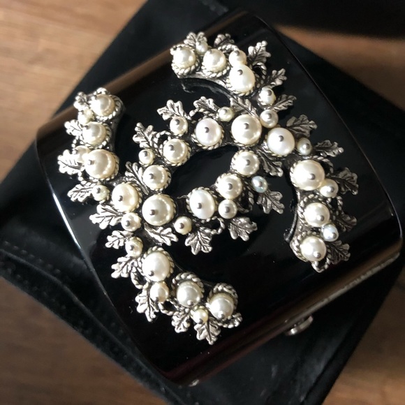 CHANEL-AUTHENTIC (Preowned) Black Faux Pearl & Silver Leaf Hinge Bracelet - Picture 11 of 15